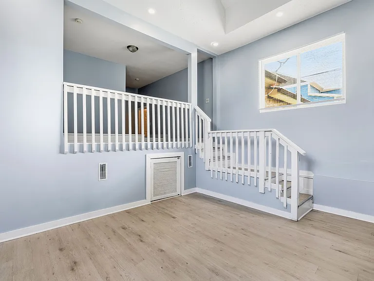 2061 Bellefontaine St — Photo 10
