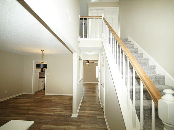3rd image of 6 Hawthorn Pl