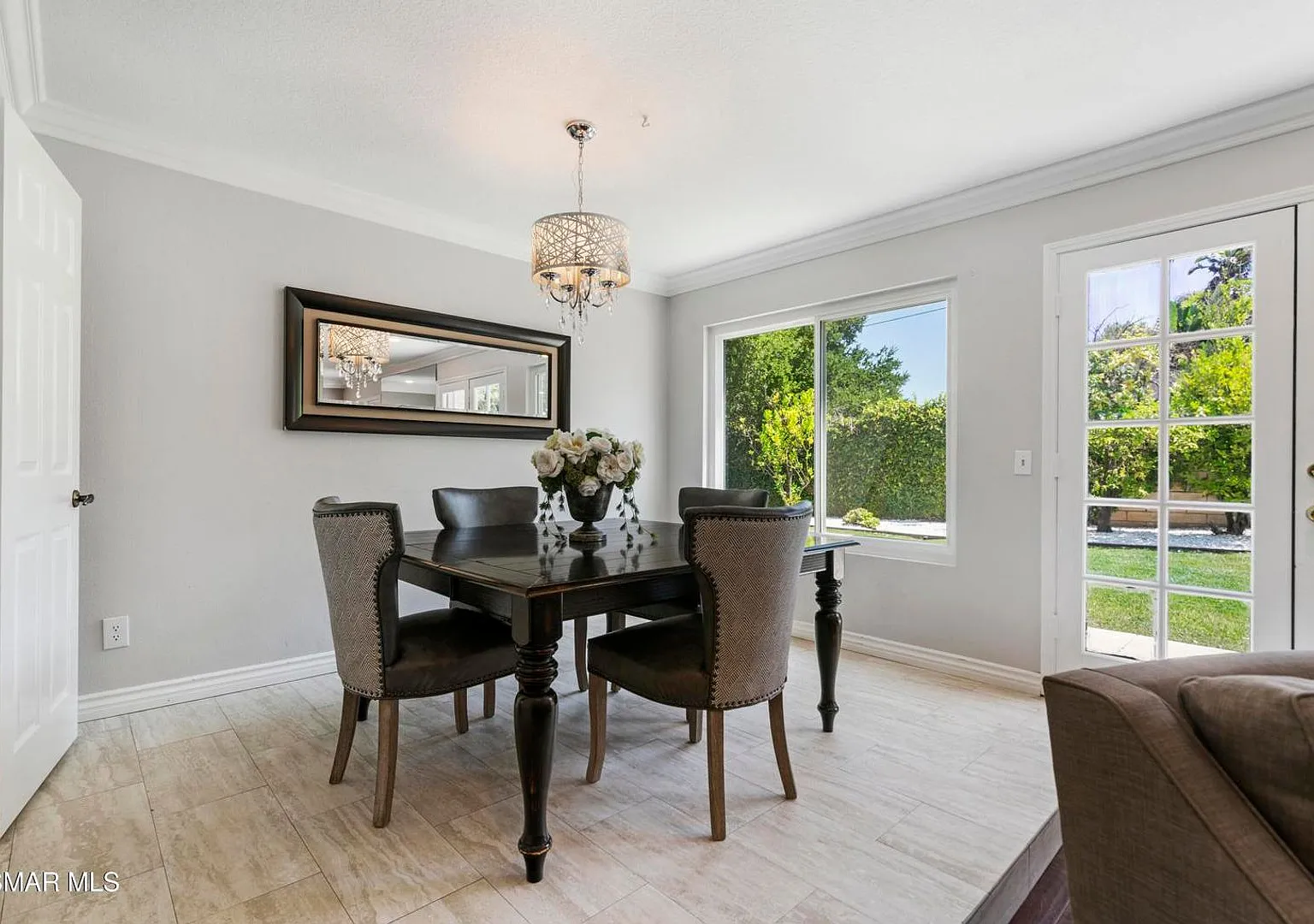 Gorgeous Shadow Run Home perched on a quiet cul de sac in Moorpark with access to community Pool ... — Photo 3