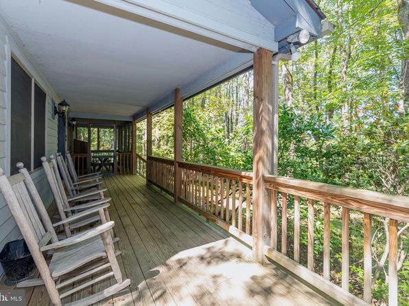 36 Ridgewood Dr, Oakland, MD 21550