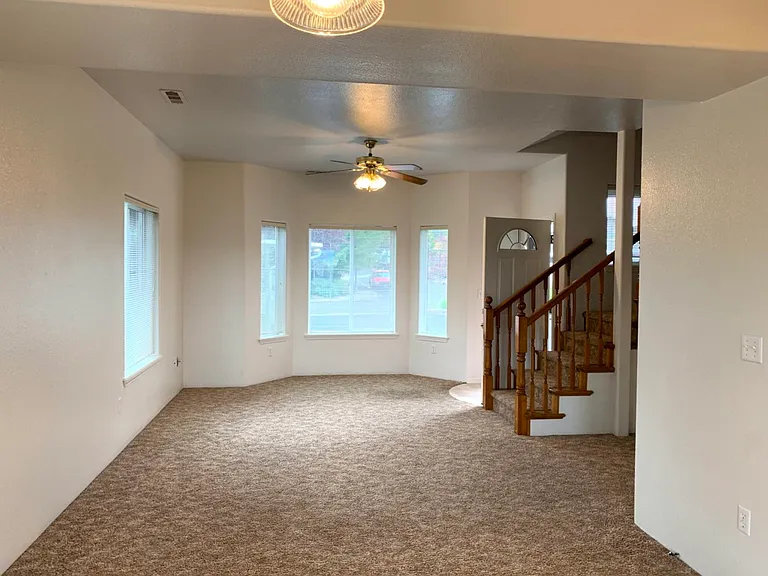 Dining room to Livingroom