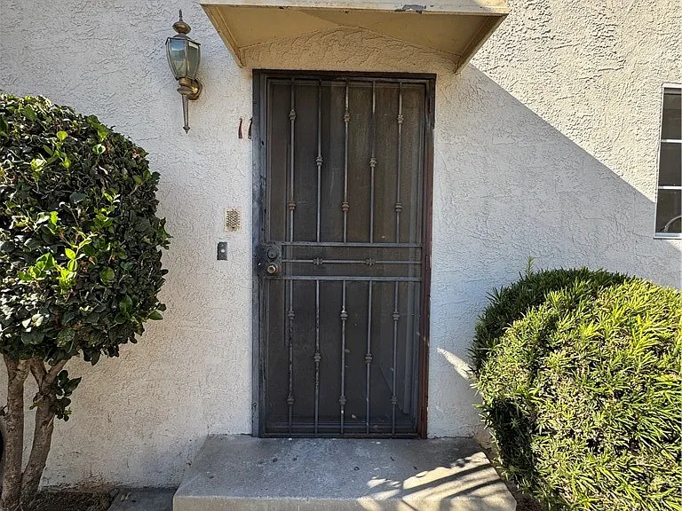 921 Carob Way — Photo 1