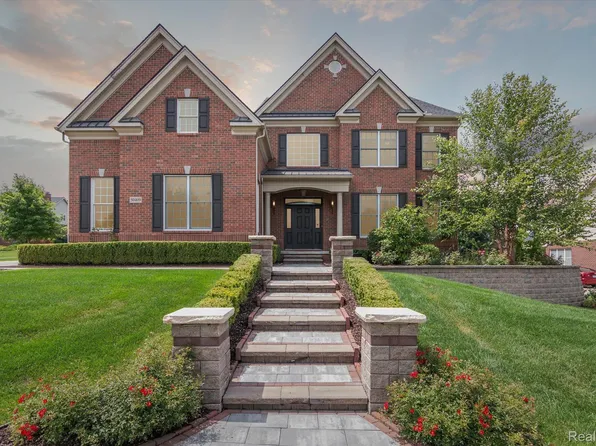 50409 Langley Dr, Novi, MI 48374