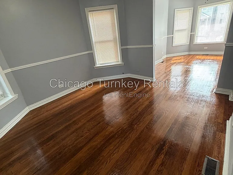 7125 S Ellis Ave #1 — Photo 3