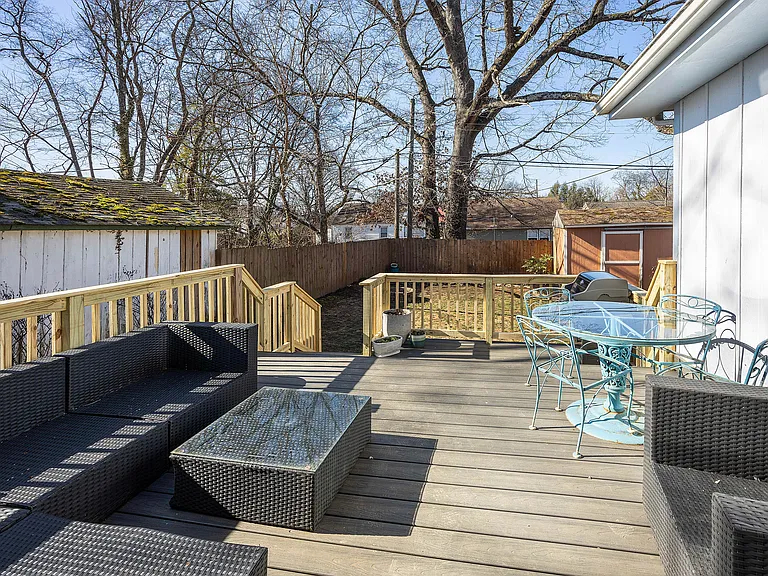 2917 Bellevue St — Photo 19