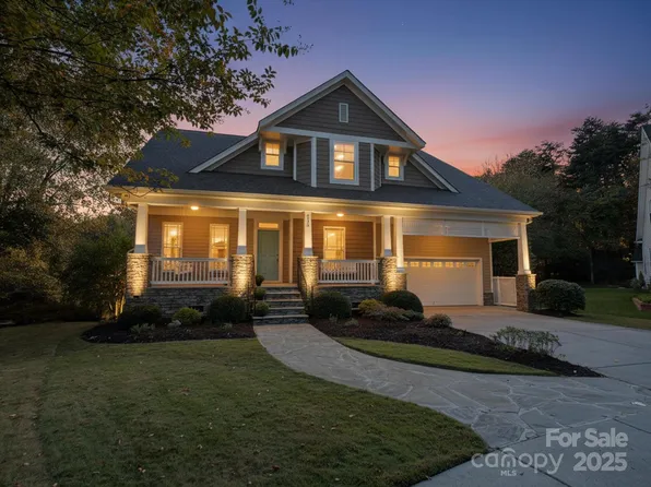 7820 Crestfield Ln, Tega Cay, SC 29708