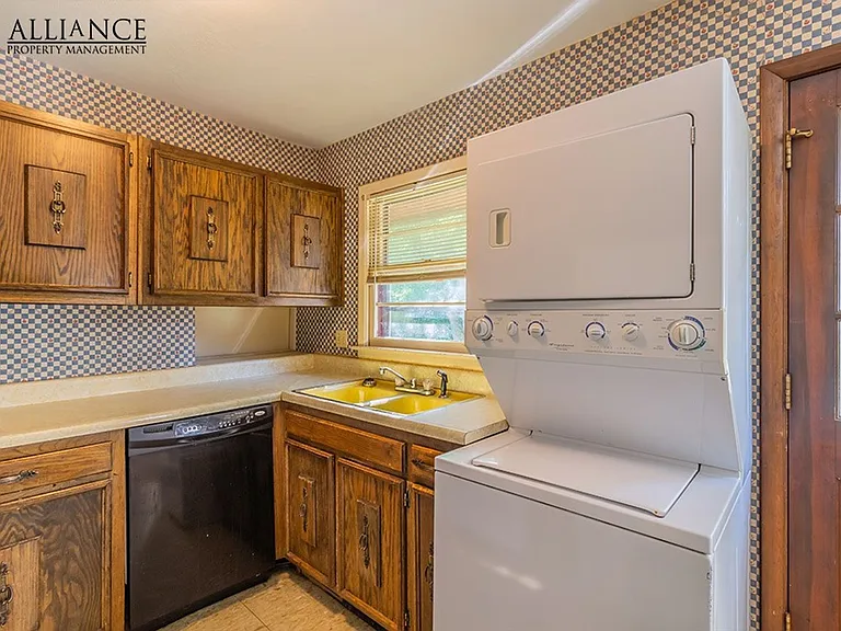 1525 Hartford Rd — Photo 9
