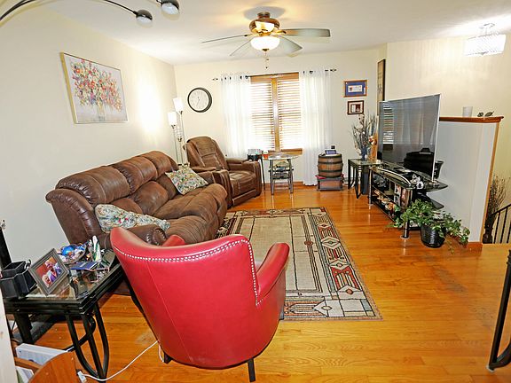 4th image of 812 Wheatcroft Ct
