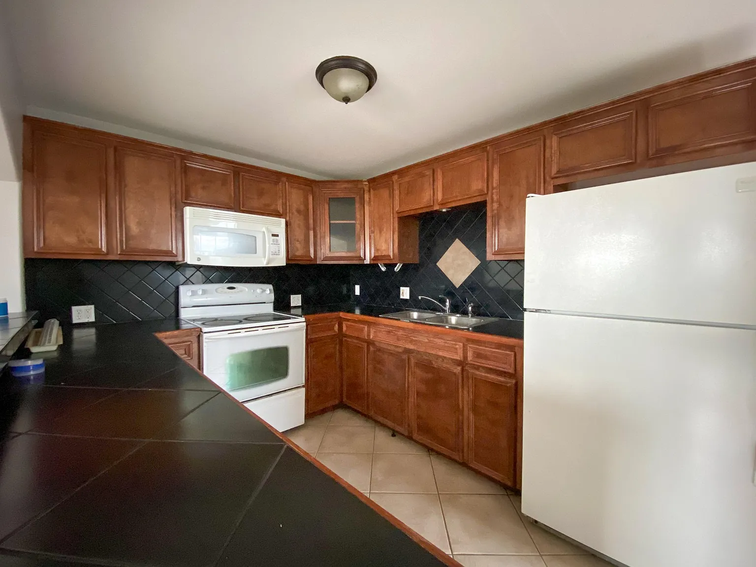 2 bed, 1.5 bath, 1200 sqft, $1,295 — Photo 4