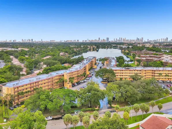 445 NE 195th St APT 232, Miami, FL 33179