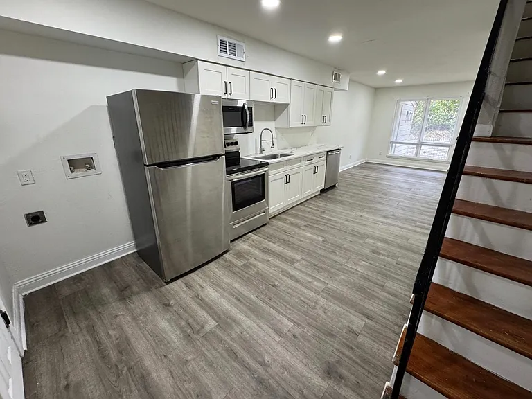 2301 Scott St — Photo 5