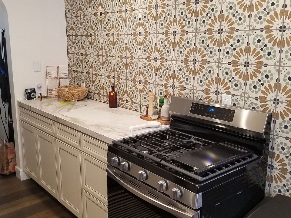 1st image of 301 Monroe St NE #303