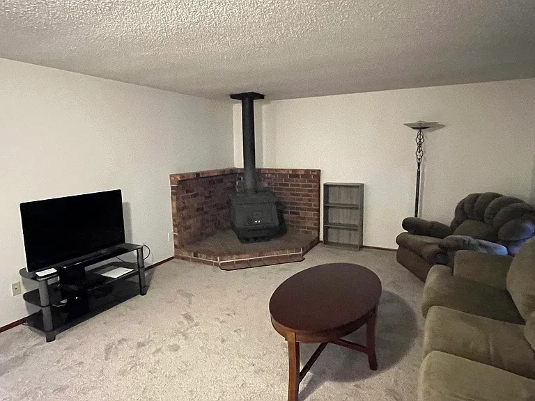 1533 Clydesdale Dr SE — Photo 3