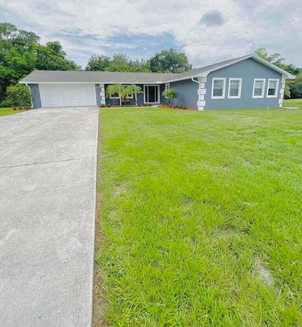 3 bed, 2.0 bath, 1890 sqft, $2,400 — Photo 1
