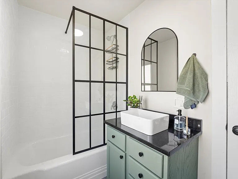 7411 N Wolcott Ave #1E — Photo 6