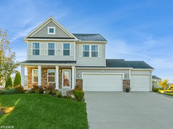 6047 Racine Dr, Stevensville, MI 49127