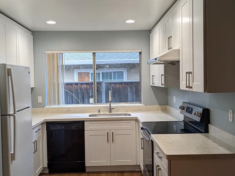 1230 Burkette Dr — Photo 12