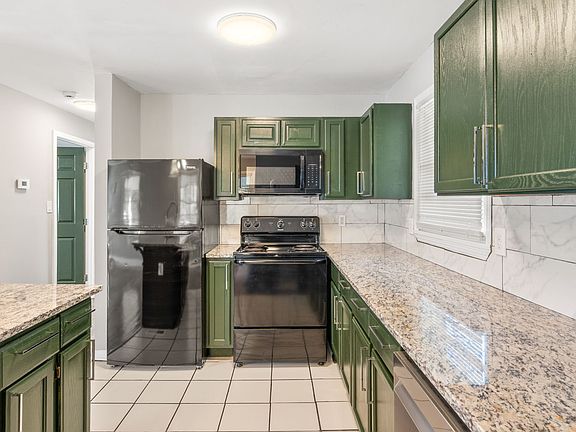 5th image of 2137 Westover Dr