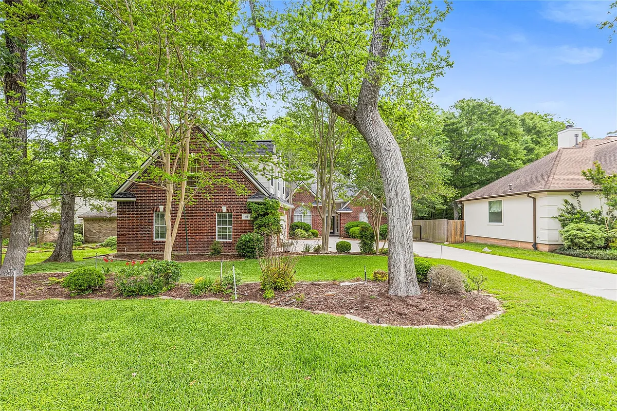 Building Photo - 106 Lazy Springs Dr