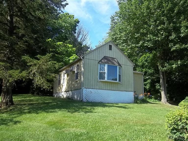 1st image of 124 E Lakeshore Dr