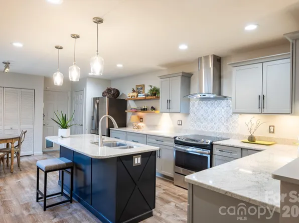 118 Cloverleaf Ln, Asheville, NC 28803