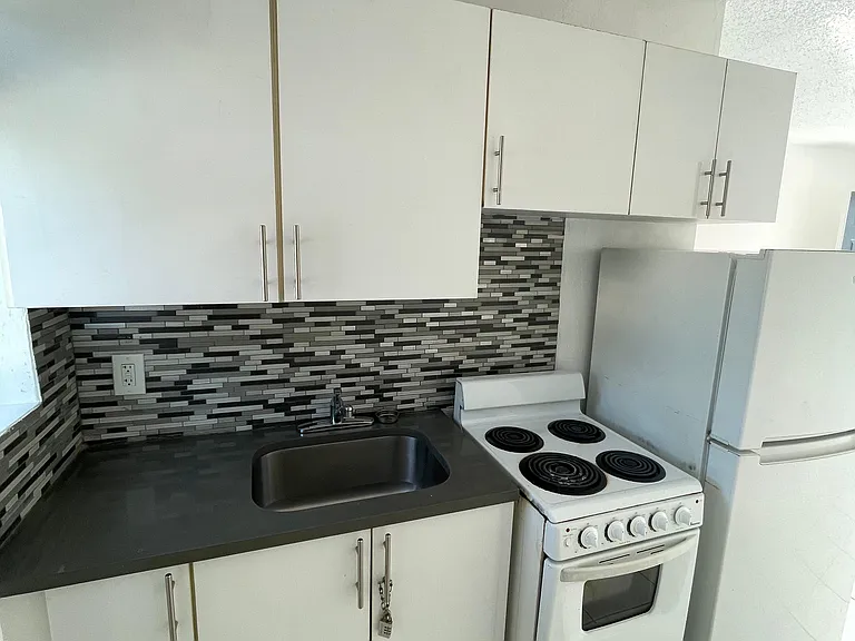 1843 Dewey St #116 — Photo 2