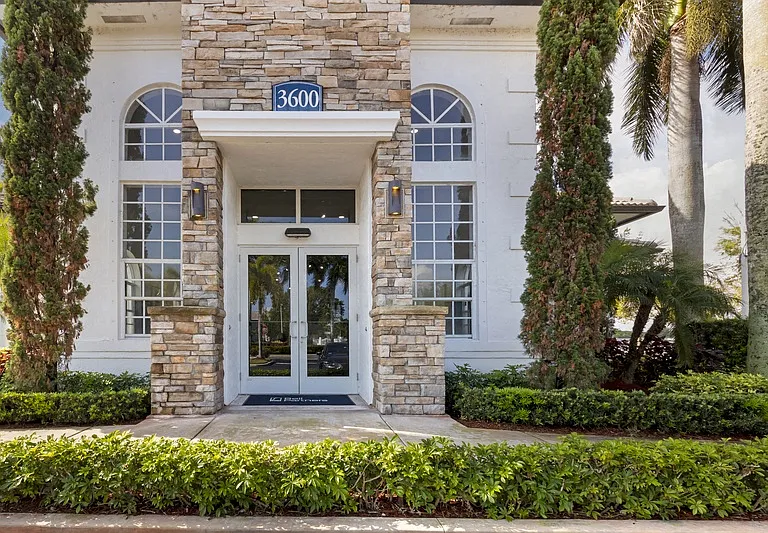 Bell Coconut Creek — Photo 30