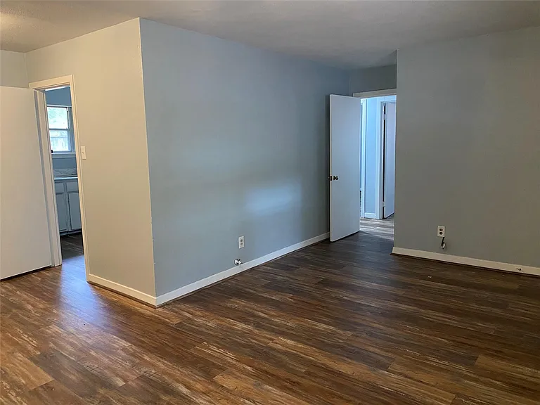 5110 W 43rd St — Photo 3