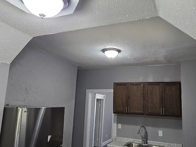 1541 Chelsea Ave — Photo 3
