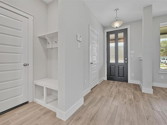 5th image of 316 Bromley Square Dr