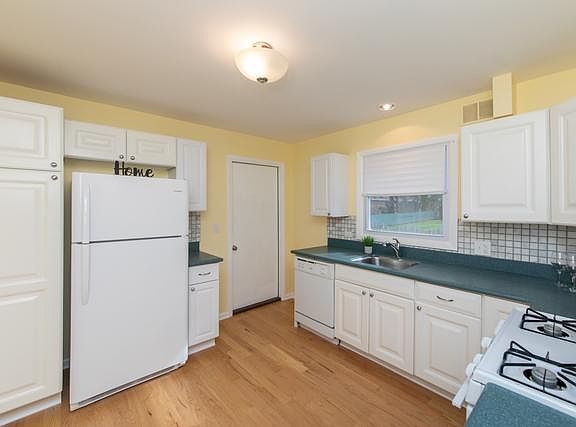 5th image of 11 E Heron Dr