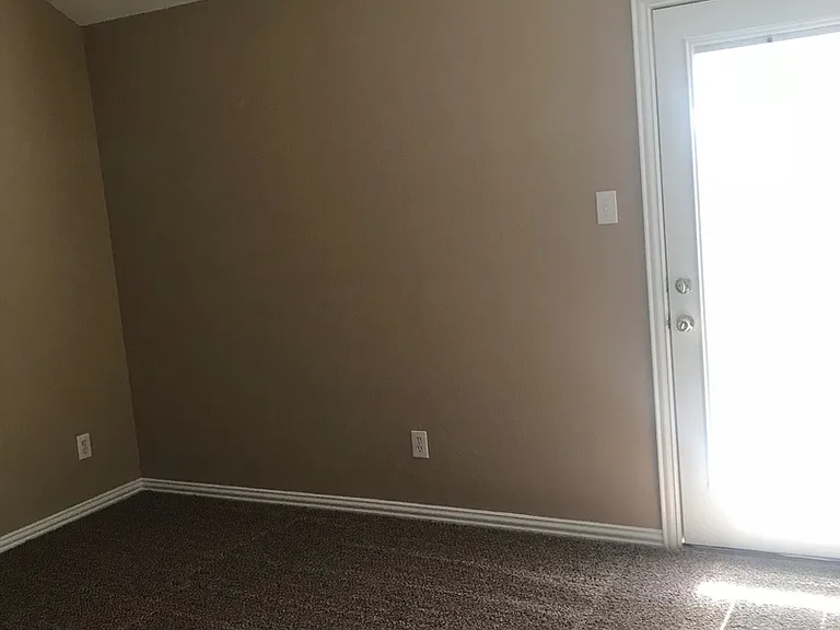 913 Sierra Vista Ct — Photo 16