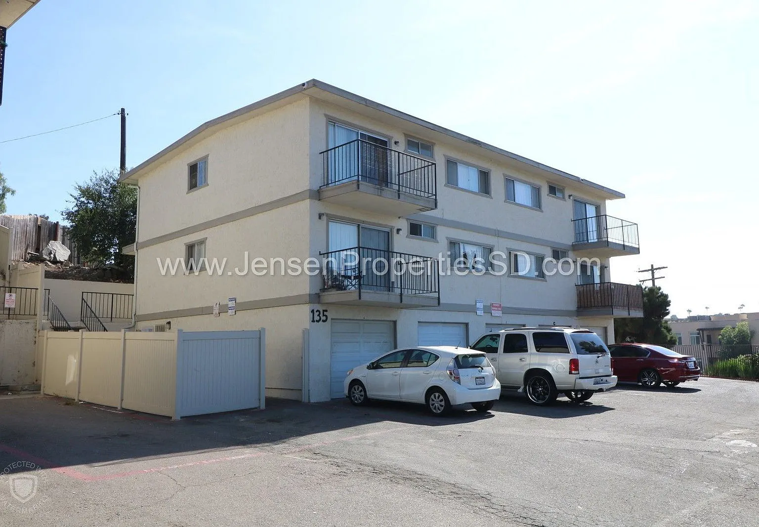 2 bed, 1.0 bath, 980 sqft, $2,200 — Photo 1