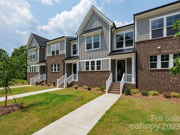 3rd image of 120 Glencoe Ln #105