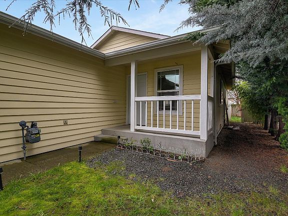 2nd image of 2607 168th Pl NE