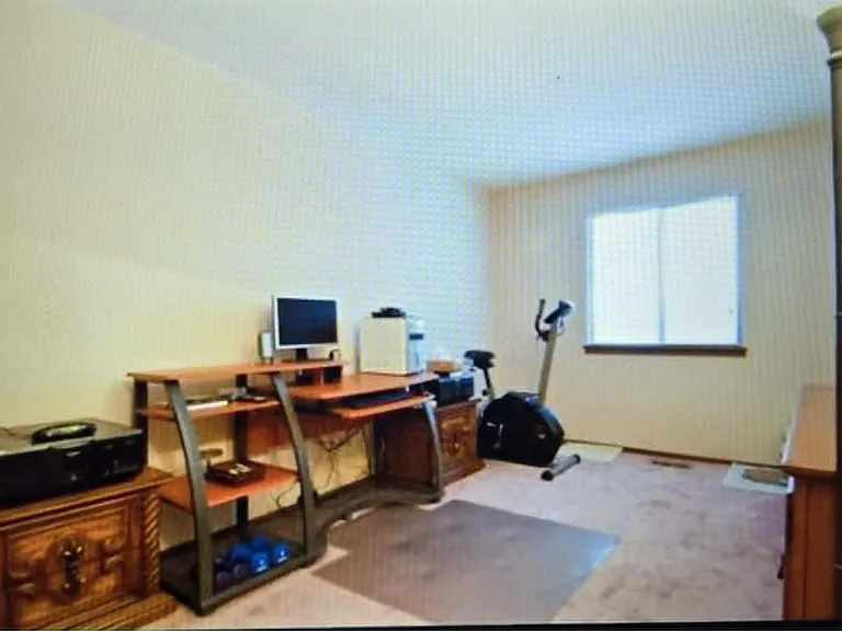 1733 Howe Ln — Photo 7