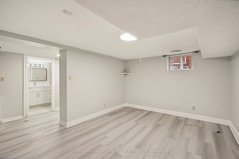 Toronto House for rent - 4 Bedrooms — photo 17