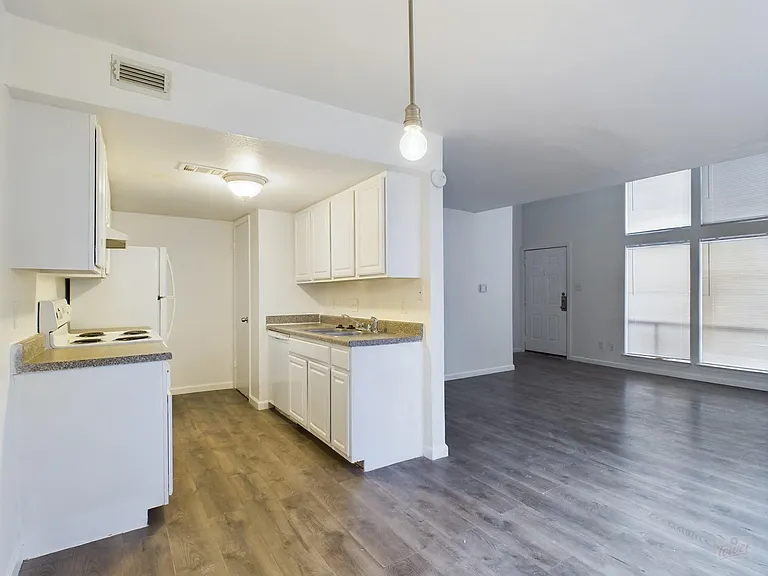 2124 Burton Dr #140 — Photo 9