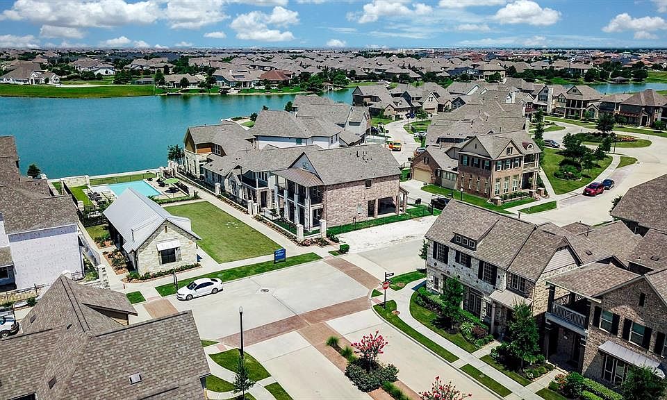 1st image of 18218 Lake Eagle Dr