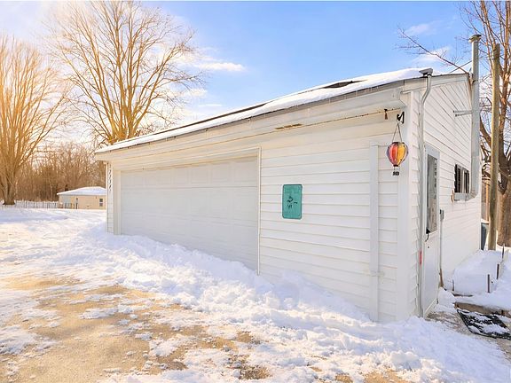 3rd image of 22341 Bell Rd