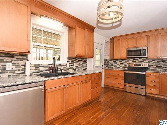 4th image of 722 Scenic Dr NE