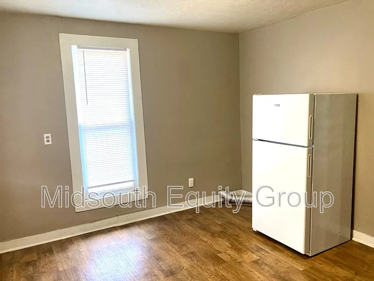 214 W South St — Photo 10