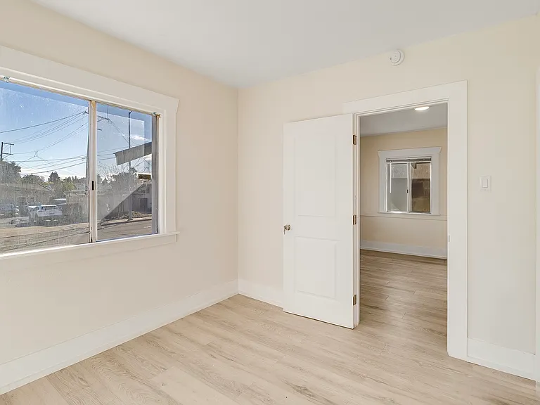 125 Broadway St — Photo 4