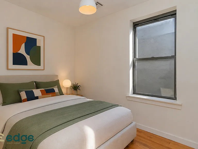591 Franklin Ave #4 — Photo 4