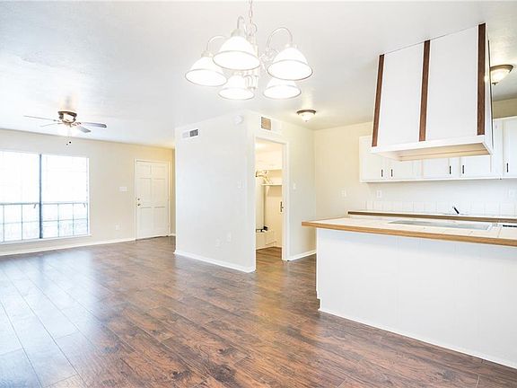 3rd image of 2401 McAdoo Ln