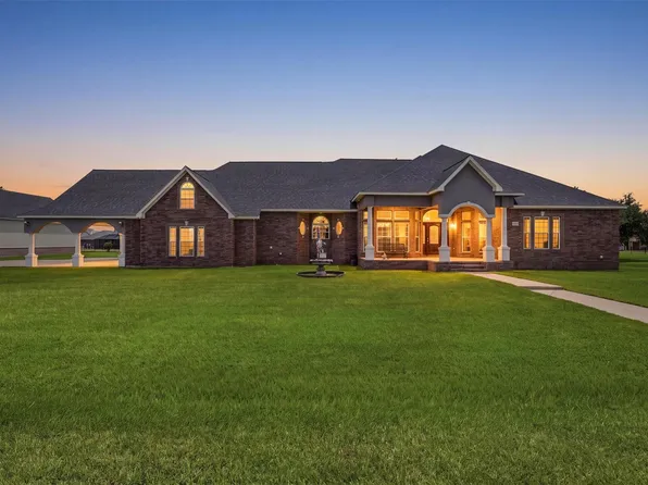 9018 Water Point Dr, Beach City, TX 77523