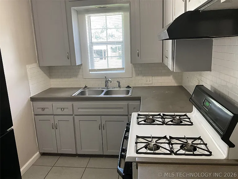 5720 E 3rd St S — Photo 5