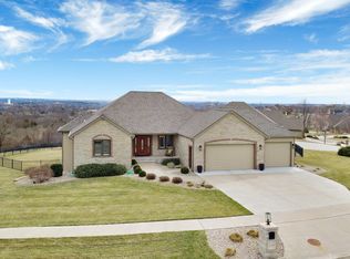 3724 Hawthorne Woods Cir, Manhattan, KS 66503