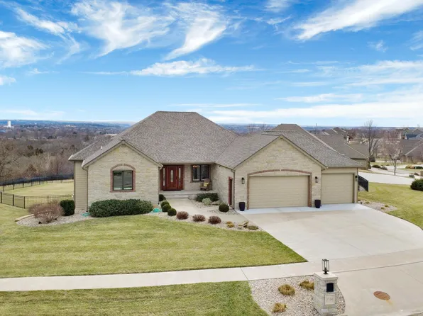 3724 Hawthorne Woods Cir, Manhattan, KS 66503