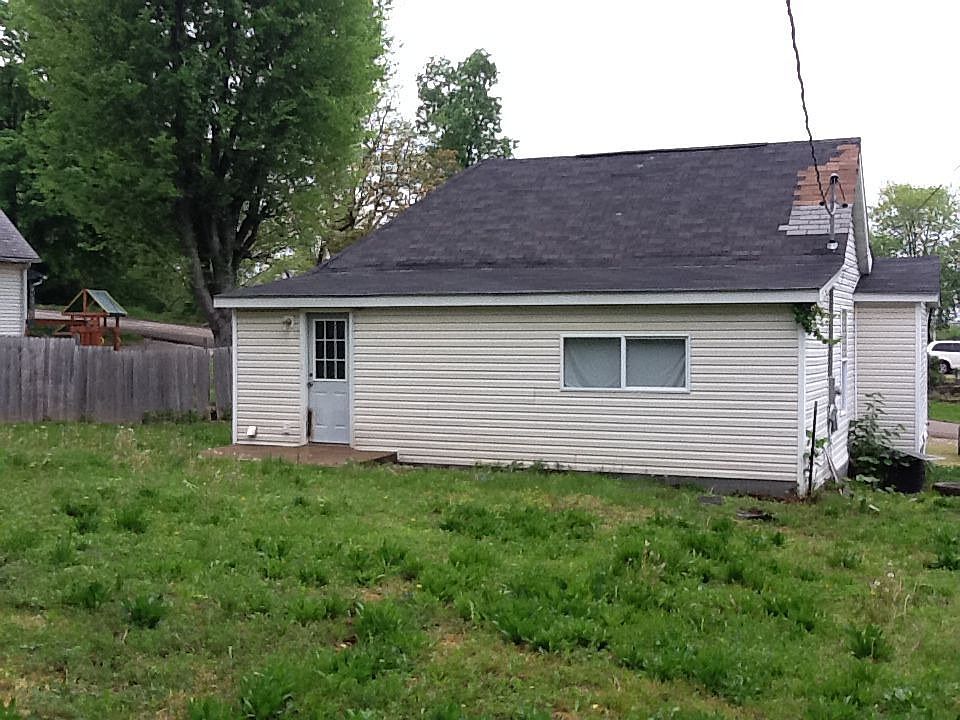 2nd image of 909 Jackson St